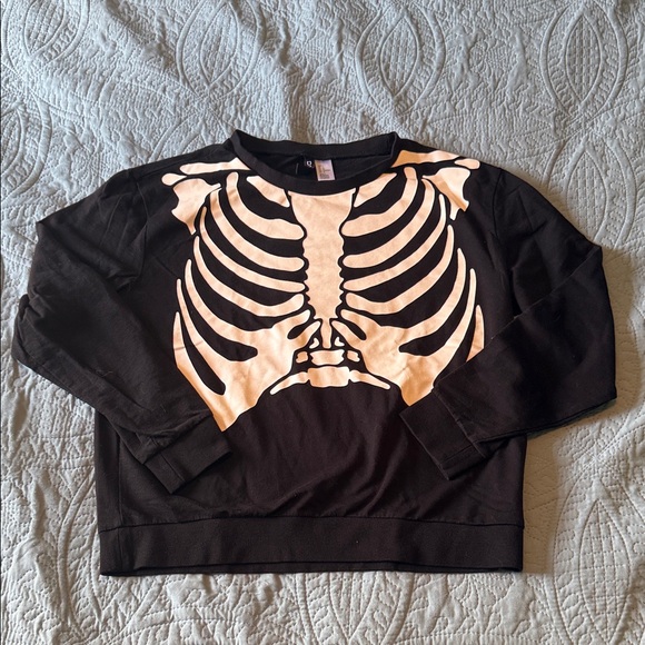 H&M Black and Cream Skeleton Thin Halloween Sweatshirt - Picture 1 of 4